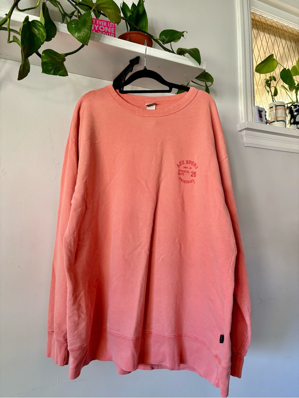 Relaxed Coral Crewneck Sweatshirt - Casual Everyday Staple
